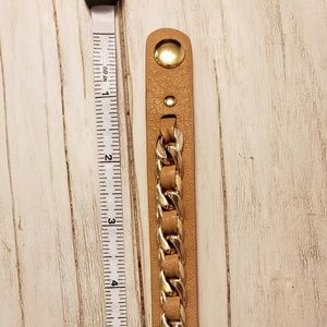 Bracelet leather with gold chain detail